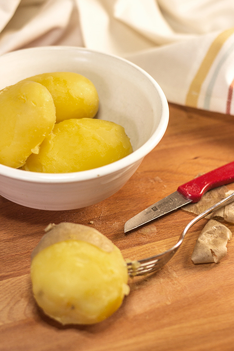 German Boiled Potatoes (Pellkartfoffeln) - The Kitchen Maus