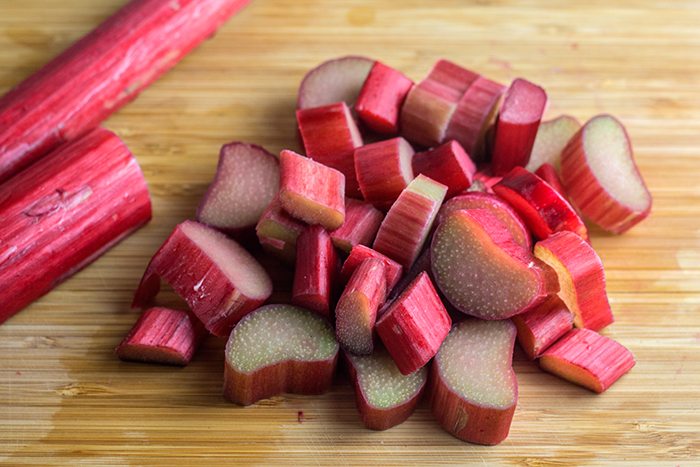 Strawberry Rhubarb Spritzer (Erdbeer-Rharbarberschorle) | The Kitchen Maus