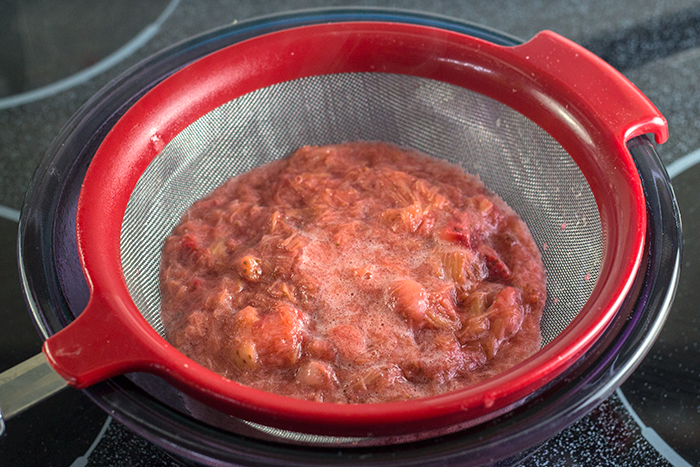 Strawberry Rhubarb Spritzer (Erdbeer-Rharbarberschorle) | The Kitchen Maus