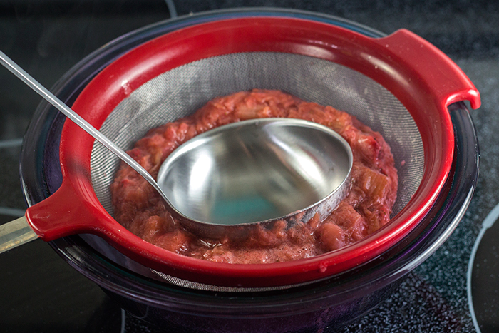 Strawberry Rhubarb Spritzer (Erdbeer-Rharbarberschorle) | The Kitchen Maus