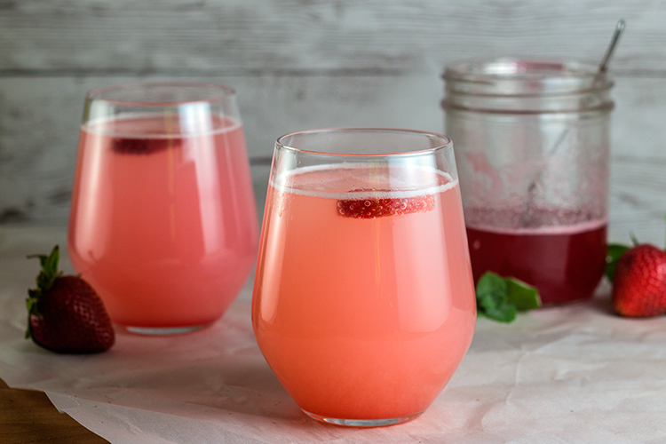 Strawberry Rhubarb Spritzer (Erdbeer-Rharbarberschorle) | The Kitchen Maus