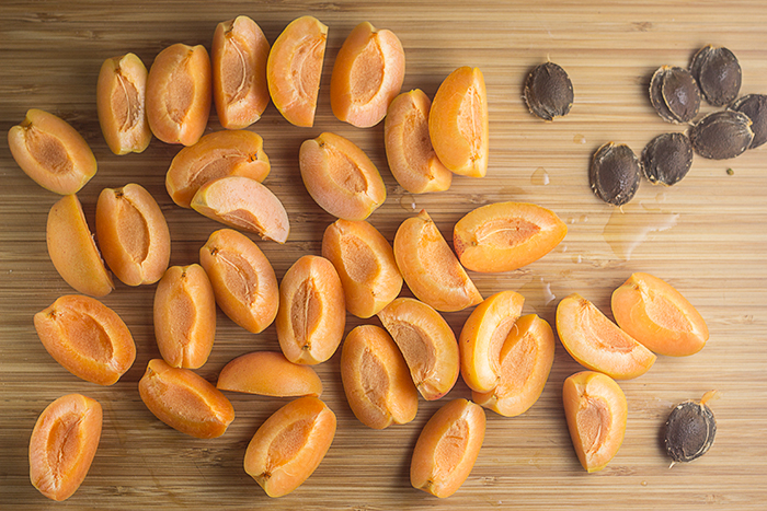 Fresh Apricot Cake (Aprikosenkuchen) by the Kitchen Maus