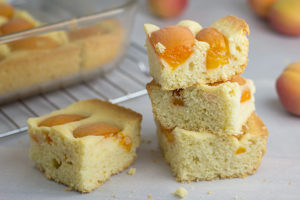 Fresh Apricot Cake (Aprikosenkuchen) by the Kitchen Maus