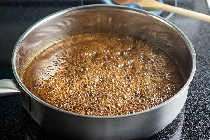 Gingerbread Candied Almonds (Gebrannte Mandeln) by the Kitchen Maus