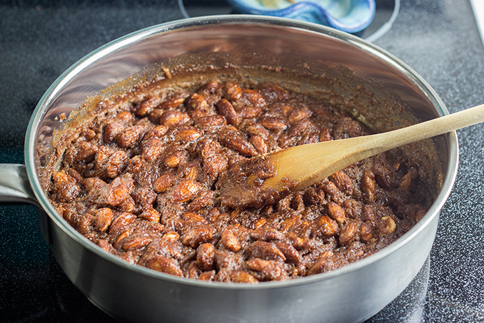 Gingerbread Candied Almonds (Gebrannte Mandeln) by the Kitchen Maus