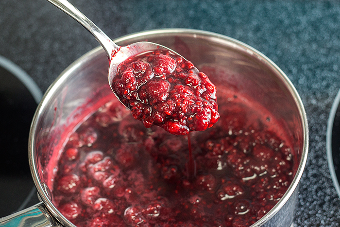 Hot Raspberry Sauce (Heiße Himbeeren) by the Kitchen Maus